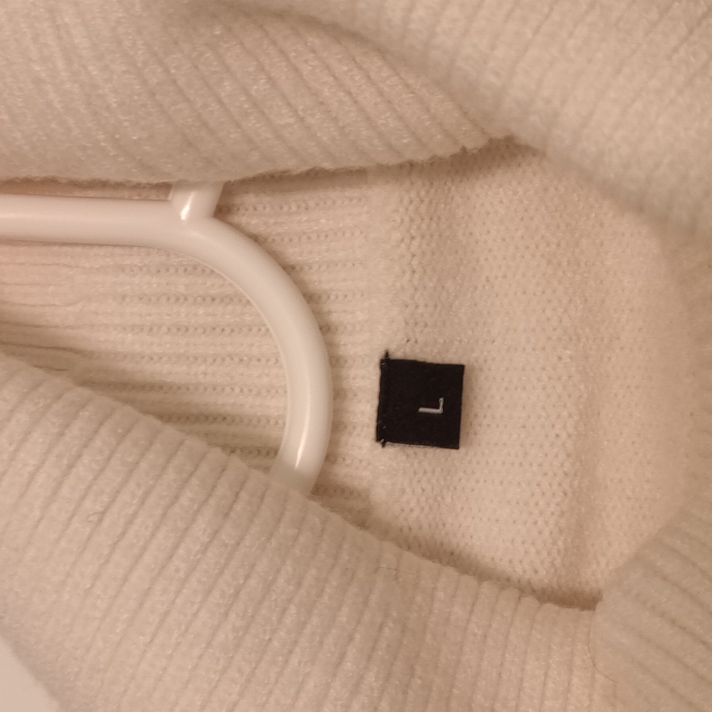 Super Soft Oversized Split Hem Turtleneck Sweater - Size: Large - Picture 9 of 10